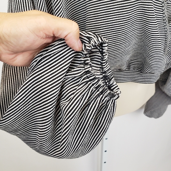 Audrey 3+1 bubble sleeve crop top - Picture 4 of 10